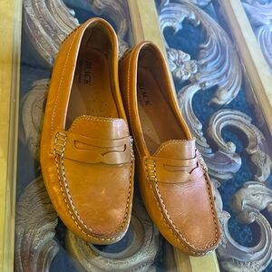 Black sacks fifth avenue shoes size 6